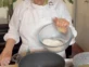 Dolli Irigoyen preparando polenta cremosa con vegetales