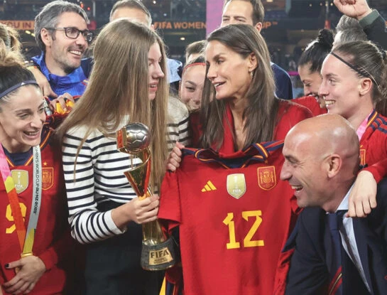 Letizia y la infanta Sofía celebraron el triunfo de España en el Mundial de Fútbol femenino junto a la selección