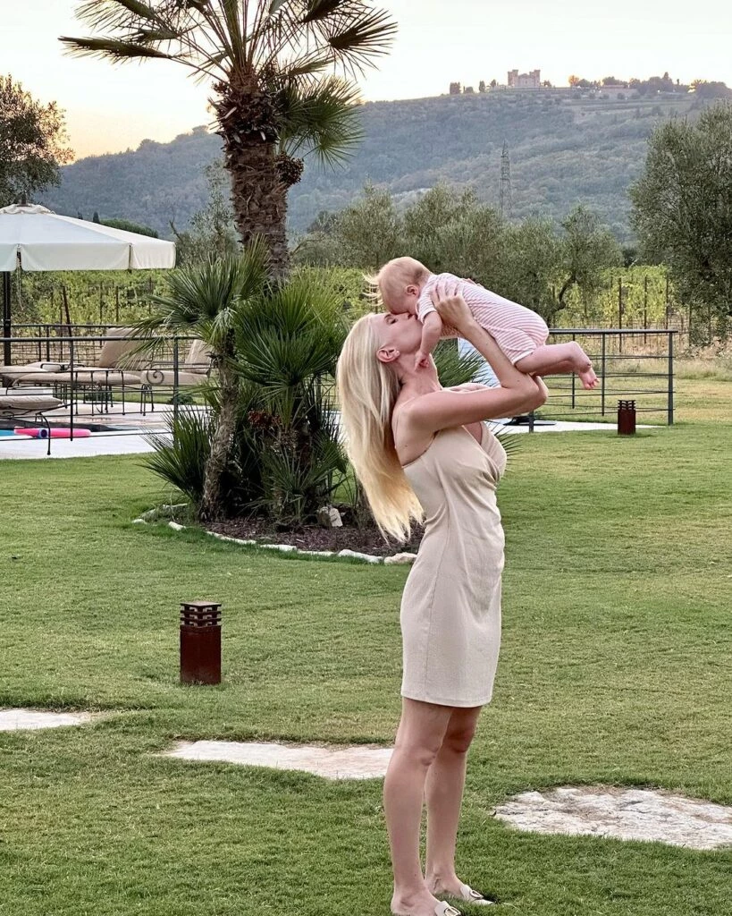 Daniela Christiansson con su hija Elle en Italia