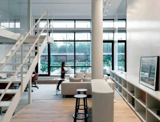 Así se diseñó un loft de trabajo con estilo, funcionalidad y estética