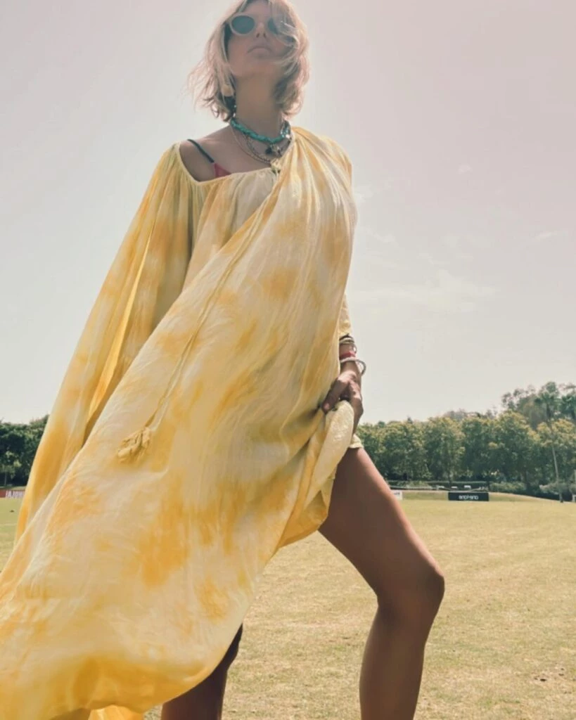 Dolores Barreiro con look hipie chic en España