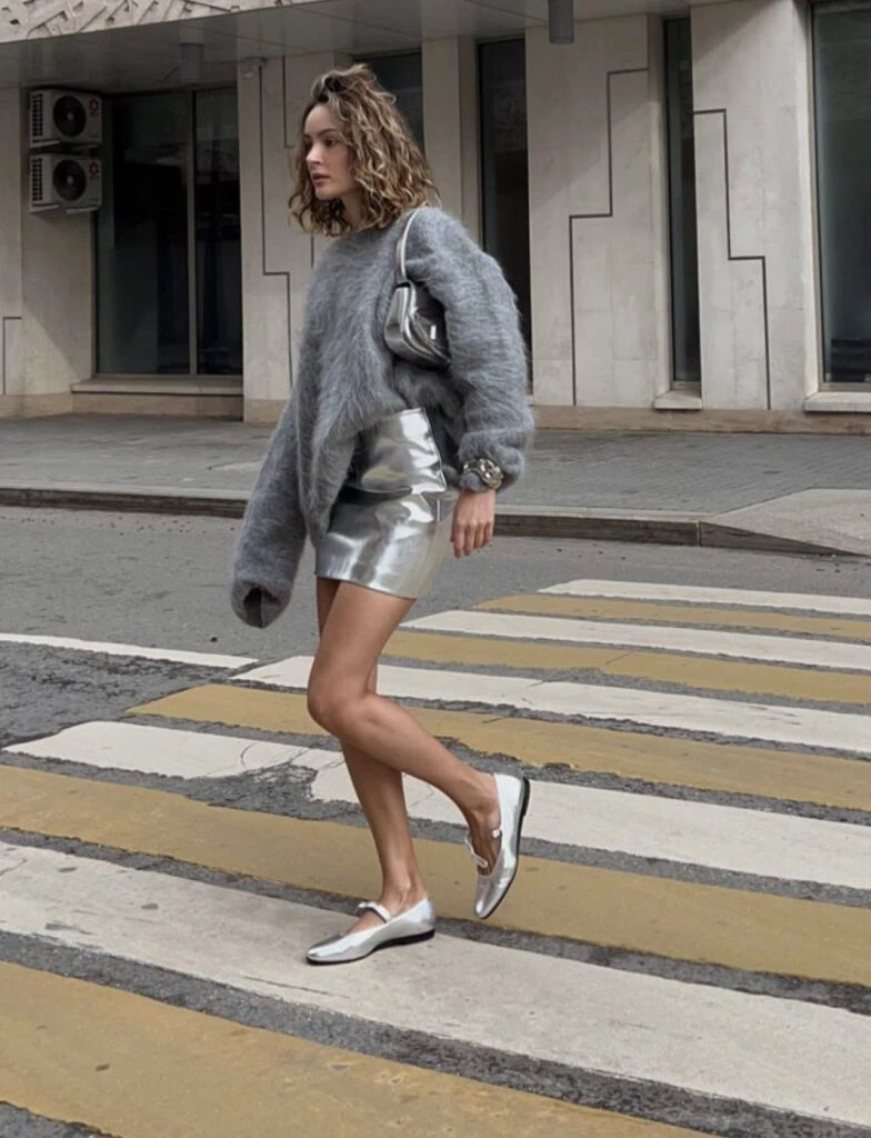 El gris es el color más chic para usar este invierno 2023. Foto: Pinterest.