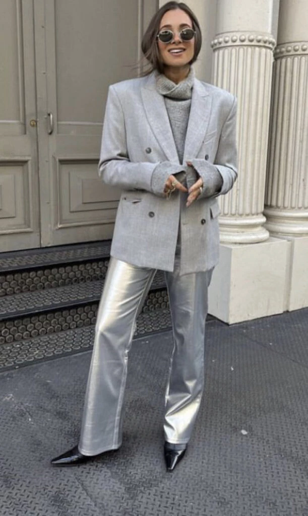 El gris es el color más chic para usar este invierno 2023. Foto: Pinterest.