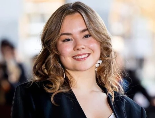 El look effortless de la princesa Ariane en su primer día de secundaria en Italia
