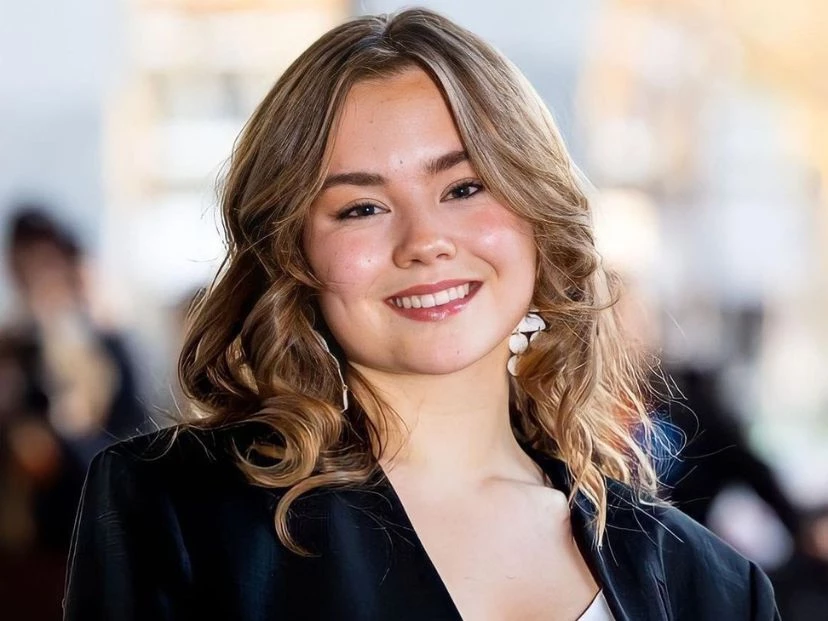 El look effortless de la princesa Ariane en su primer día de sencundaria en Italia