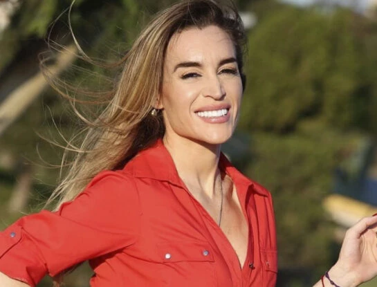 El look de Fátima Florez al lado de Javier Milei en el escenario montado en el Obelisco