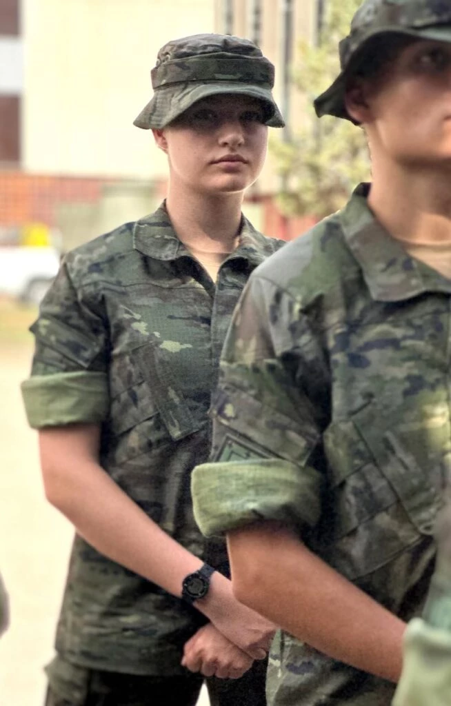 Princesa Leonor con look militar