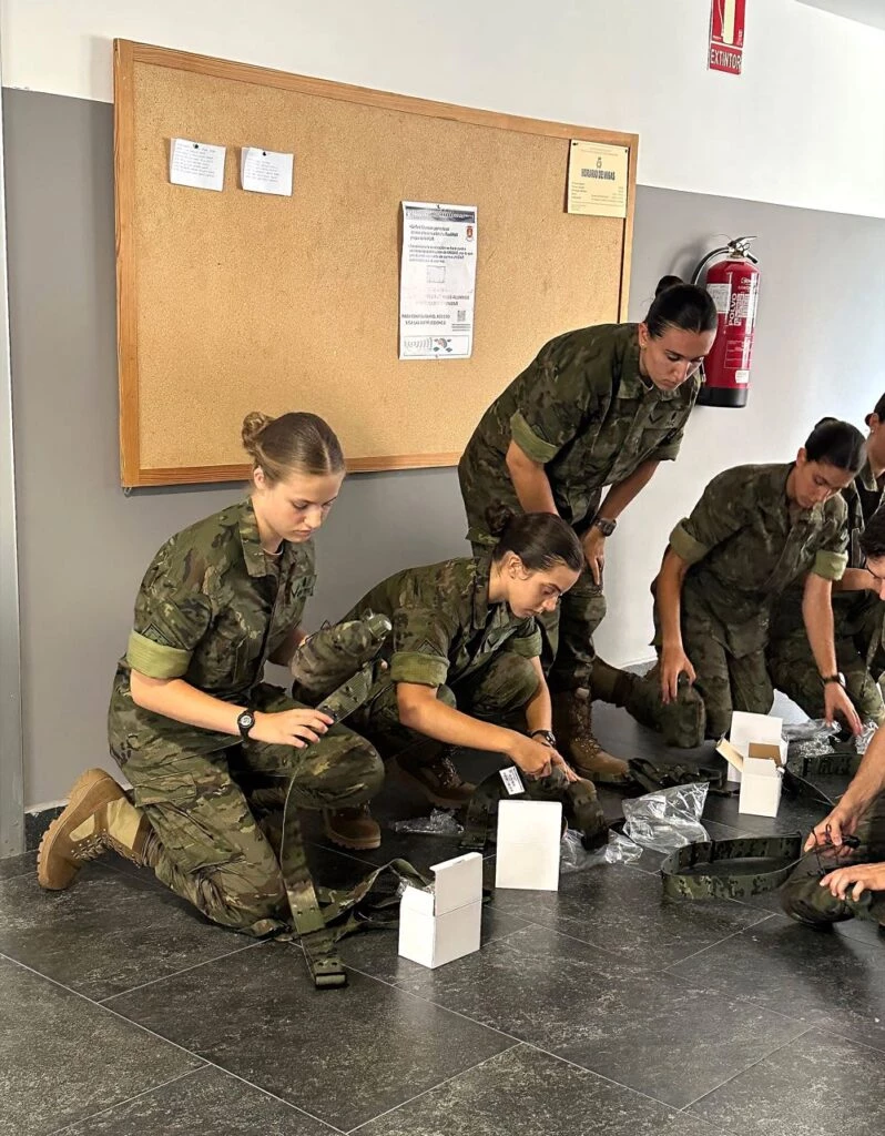 Princesa Leonor con look militar