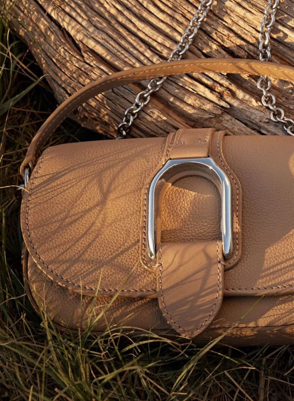 Campaña de Ralph Lauren The 888 House para la colección de carteras principales RL 888 Automne Hiver 2023-2024 con Anna Ewers