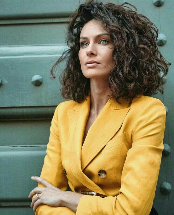 Es tan casual como chic, va con pelo lacio, ondulado o con rulos. Además, se peina muy fácilmente y es ideal para las que se animan a las melenas medianas y cortas. Te contamos cómo es el corte que será furor la próxima primavera-verano.