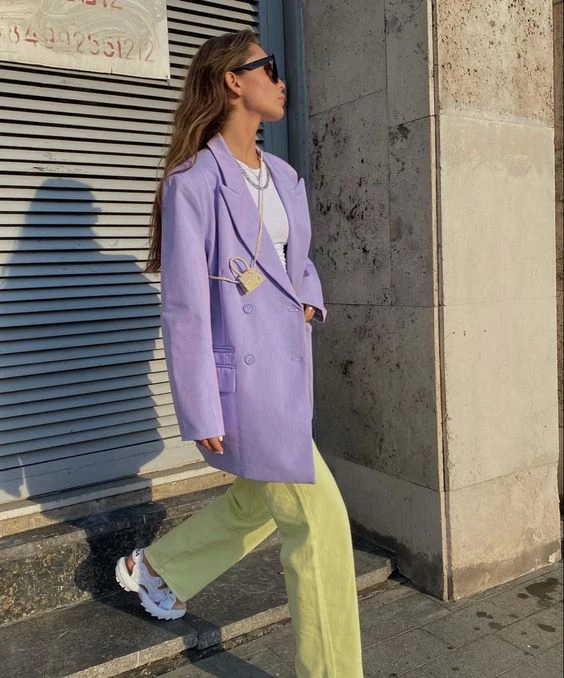 Look lila con tono pastel