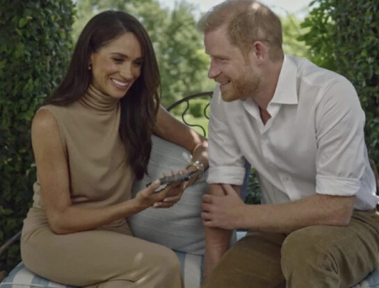 El look súper chic de Meghan Markle en un comercial: la duquesa de Sussex reapareció en una semana clave
