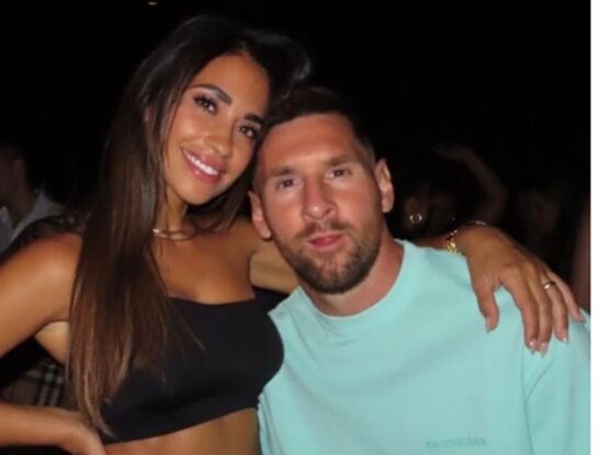 El look de Antonela Roccuzzo con la prenda tendencia de esta primavera: pantalones cargo