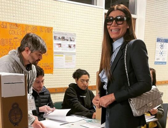 Así fue el look fashionista de Flor de la V para ir a votar