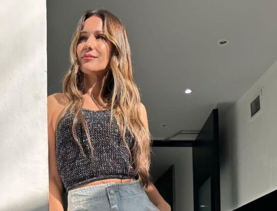 Pampita apuesta por la nueva tendencia del jean metalizado