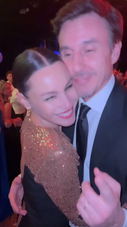 Pampita mostró el peinado que marca tendencia para un look de fiesta perfecto