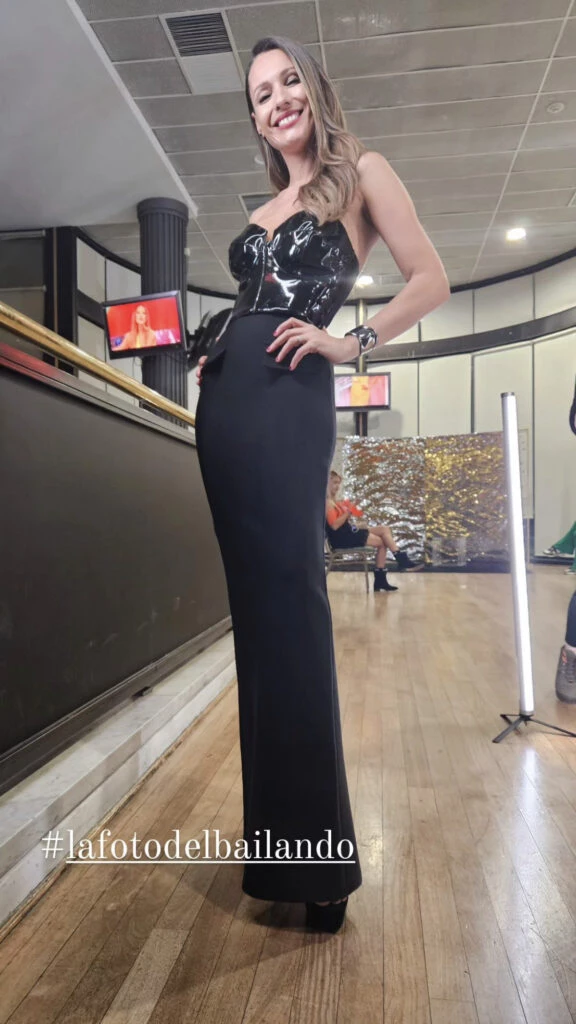 Pampita usó un look total black en la presentación del Bailando. Foto: Instagram.