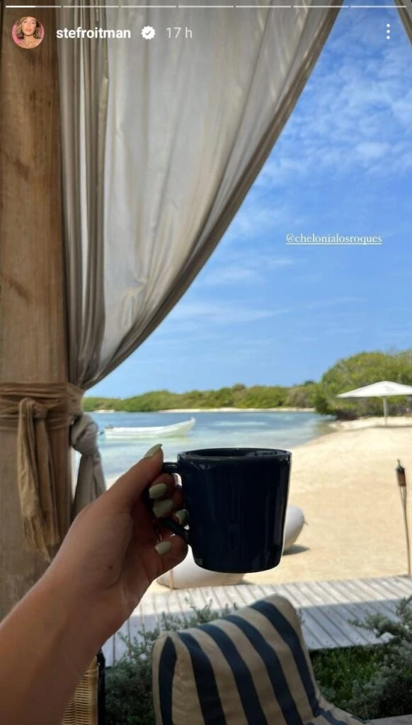 Stefi Roitman lució el color verde palta en sus uñas