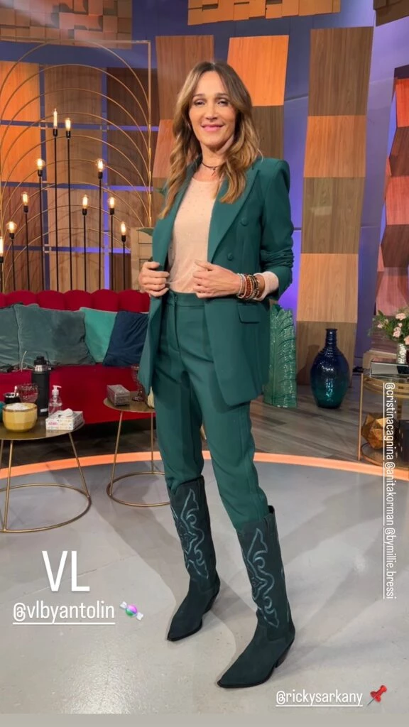 Vero Lozano lució un look sastrero y botas texanas