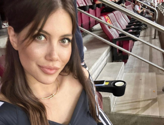 Así es el look de Wanda Nara en el primer día de colegio de sus hijos en Turquía 