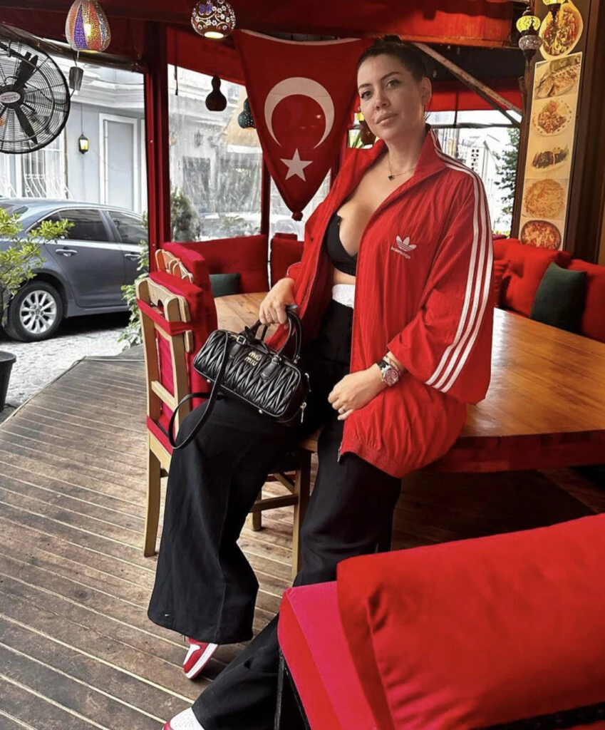 Wanda Nara se sumó a la tendencia más canchera del 2023. Foto: Instagram.