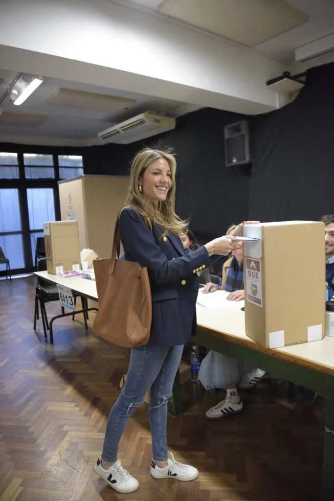 María Belén Ludueña votando