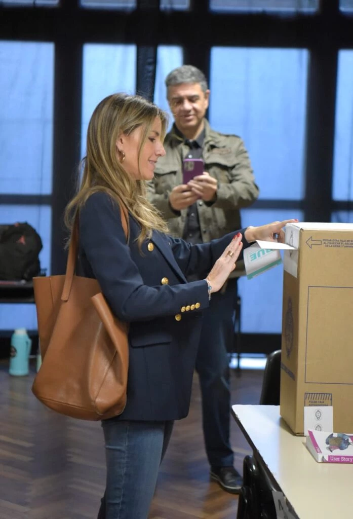 María Belén Ludueña votando