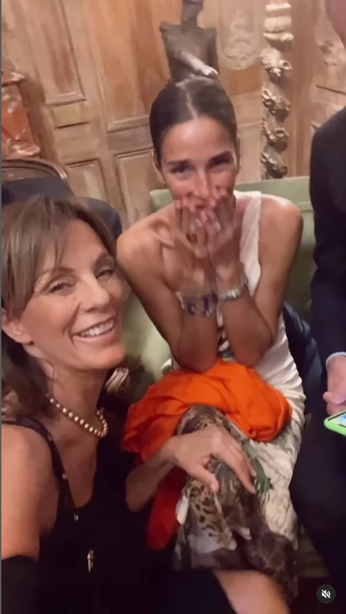 Mirtha Legrand, Juana Viale y Nequi Galotti en la embajada de Uruguay