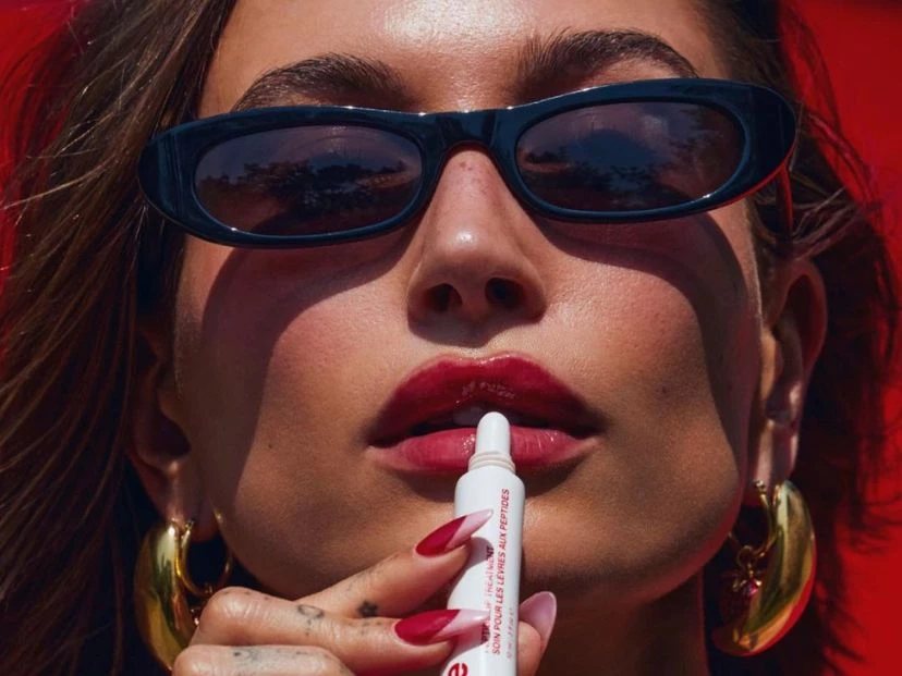 color tendencia de labial segun hailey bieber