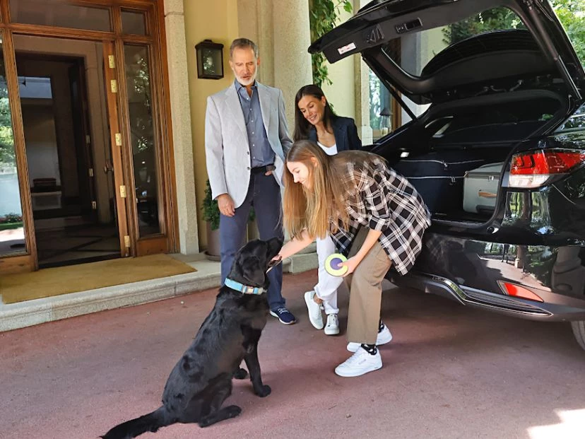 la infanta sofía partió al UWC College con el look casual perfecto