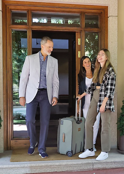 la infanta sofía partió al UWC College con el look casual perfecto