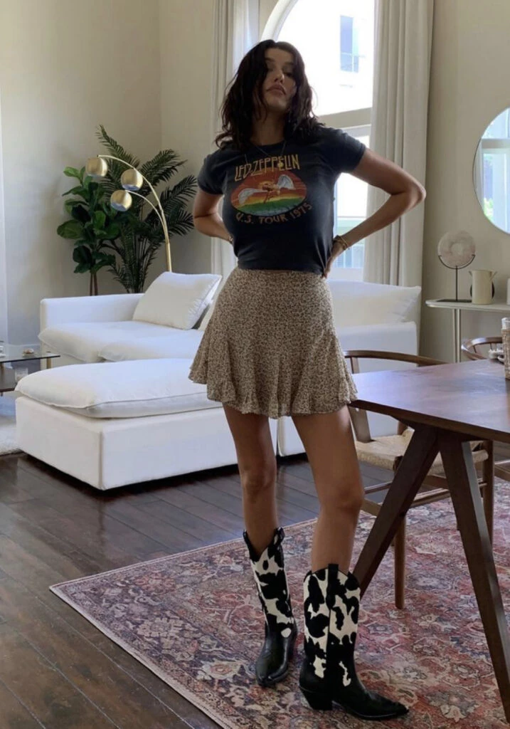 Mini con botas, la combinación qué hay que probar este invierno 2023