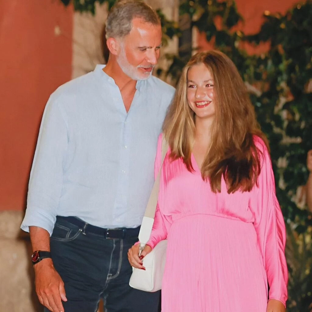 princesa leonor manicura roja 