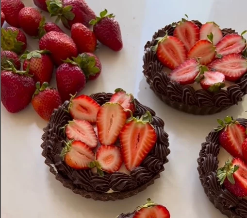 tarta de frutillas de chocolate