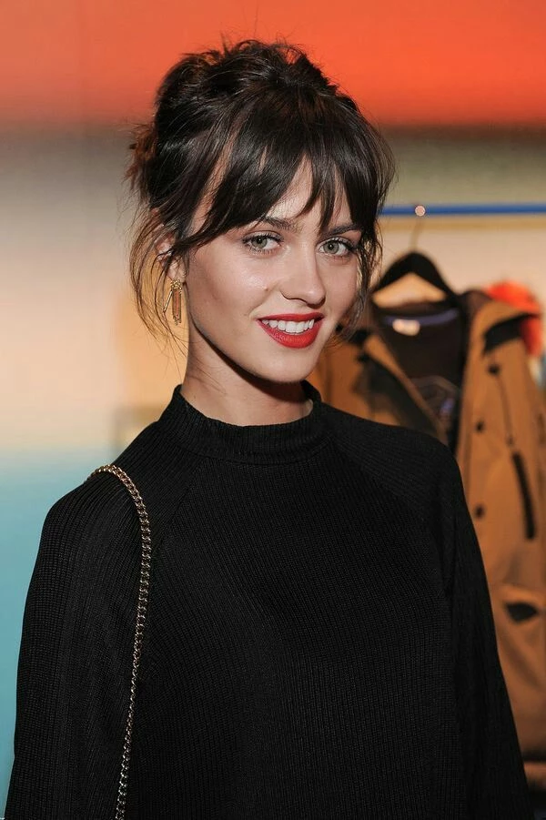 5 peinados effortless ideales para usar con flequillo