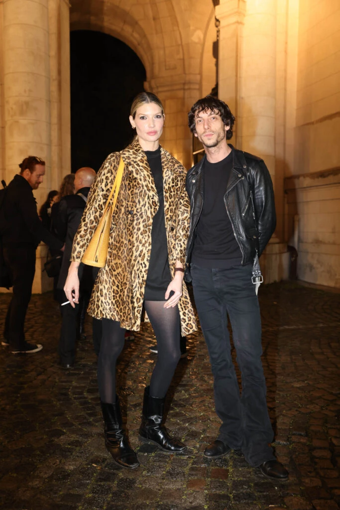 Chloé Bello con su novio Milton Kremer