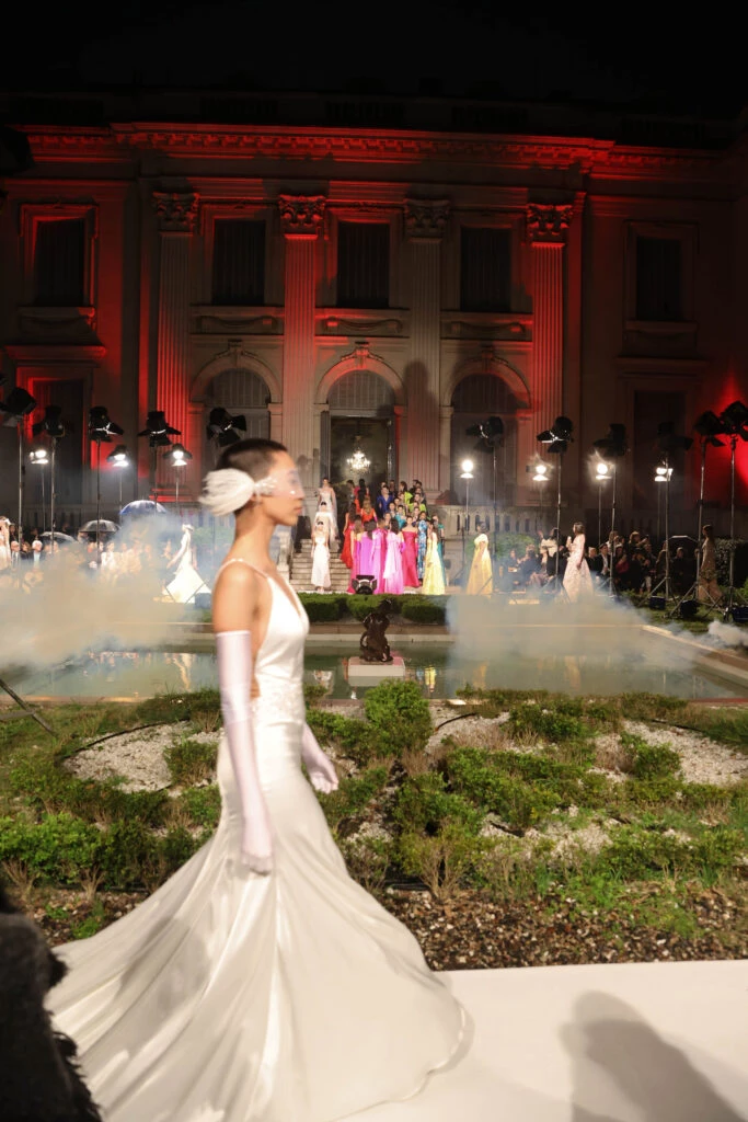 Desfile Laurencio Adot