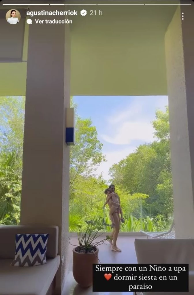 Agustina Cherri con su hija en México