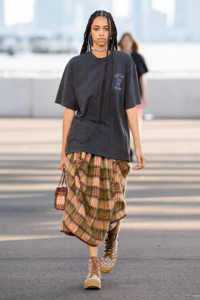 Alerta tendencia vuelve el grunge, el estilo rockero de los ‘90 y así se lleva según el street style