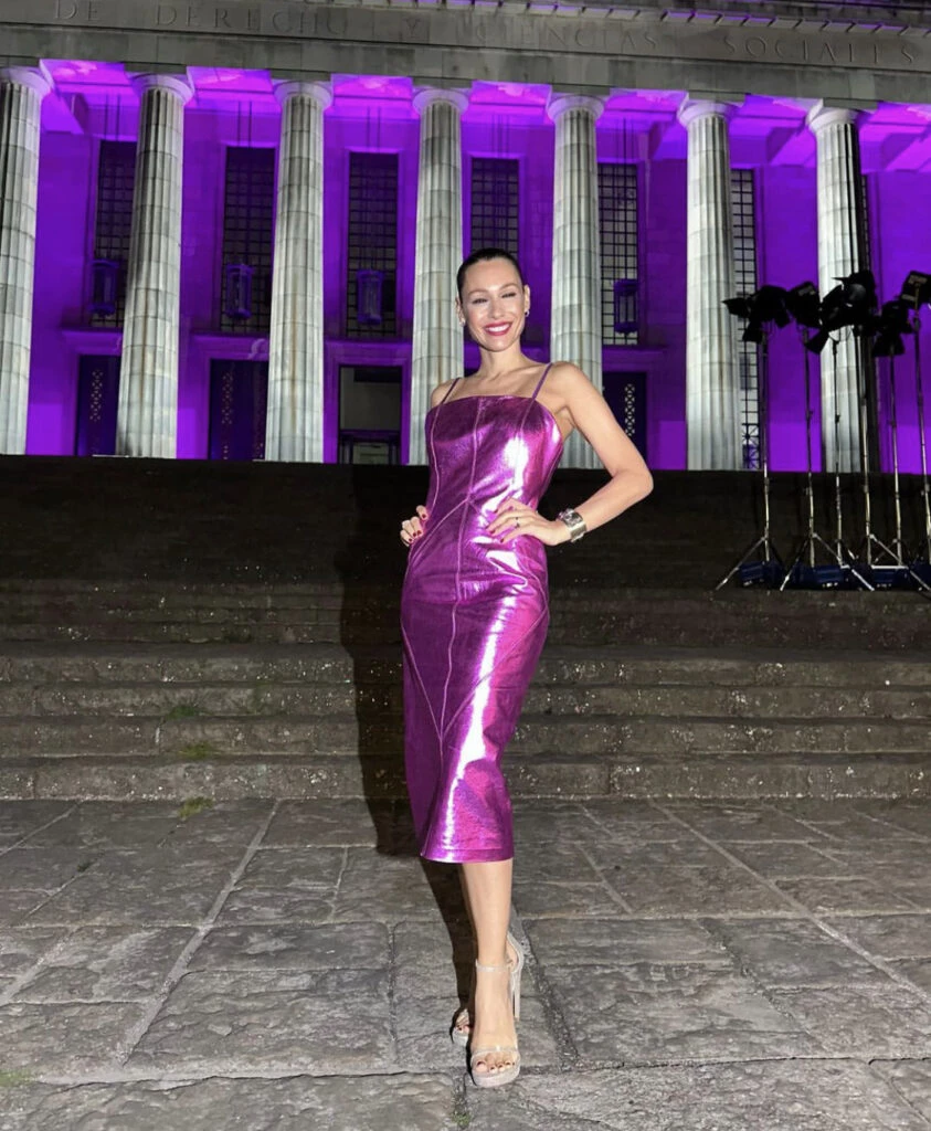 Así es el impactante look de Pampita en un desfile. Foto: Instagram.