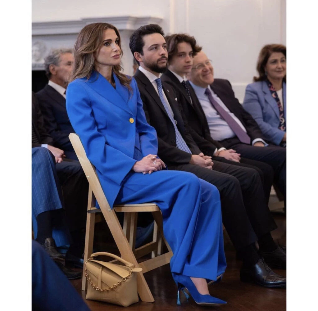 Así es el look monocromático que usó Rania de Jordania en Nueva York. Foto: Instagram.