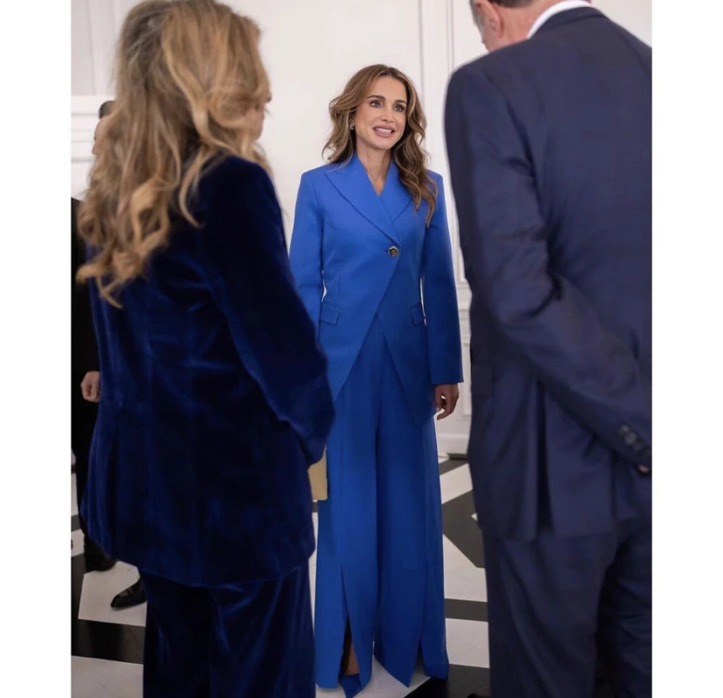Así es el look monocromático que usó Rania de Jordania en Nueva York. Foto: Instagram.