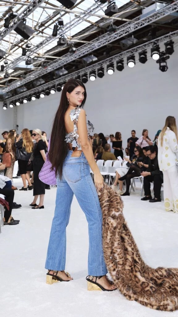 Así es el look súper trendy que usó Zaira Nara en el Paris Fashion Week. Foto:Instagram.