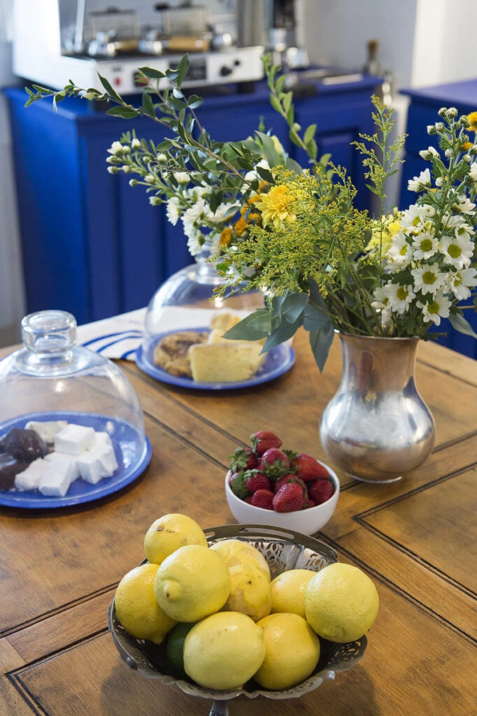 Sobre la mesa, los ingredientes de La Pastelería de Belu premiada en París. 
