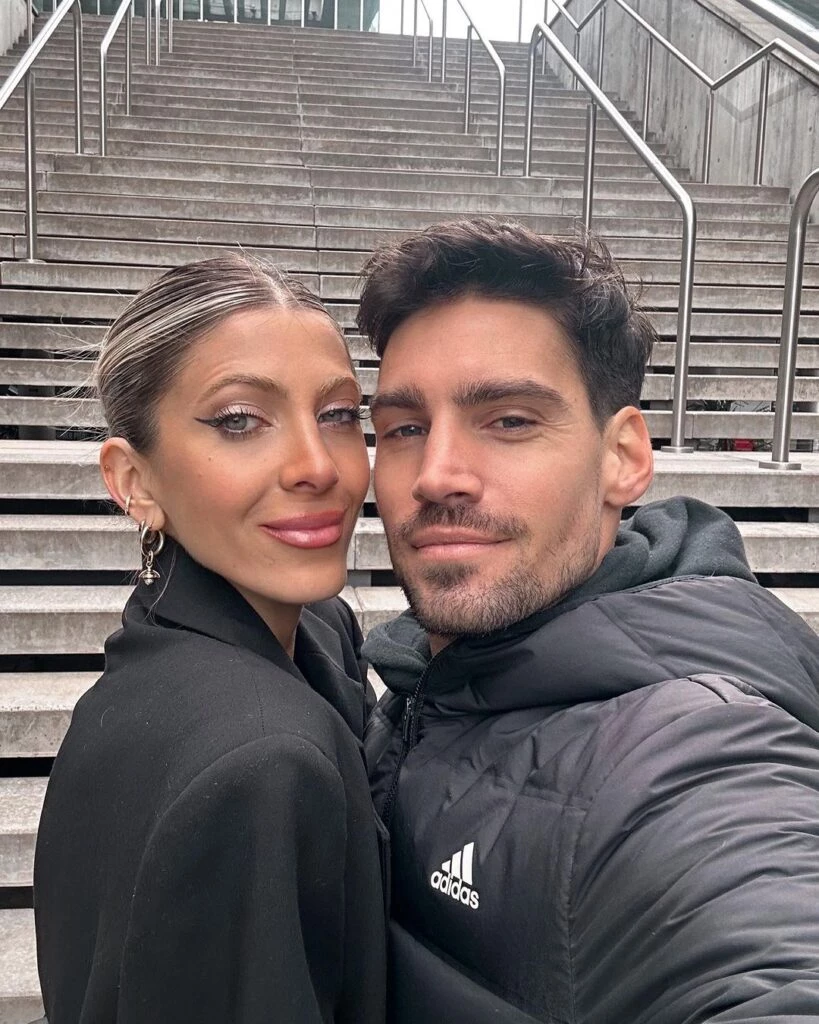 Cande Ruggeri con su pareja y padre de su hija