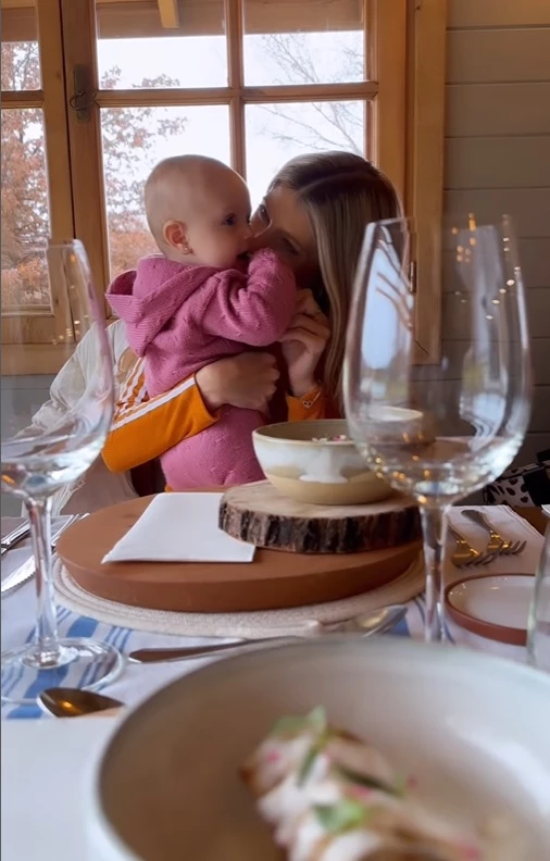 Cande Ruggeri y su hija en el Sur