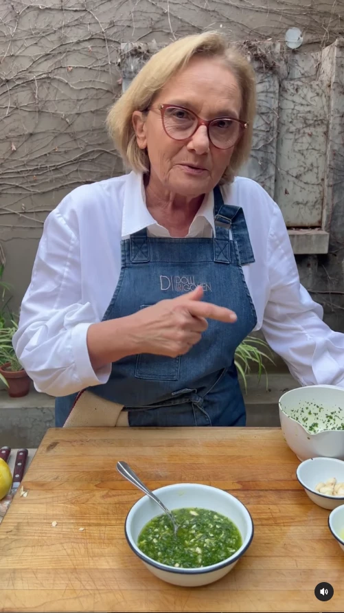 Dolli Irirgoyen preparando conserva de limones y salsa gremolata