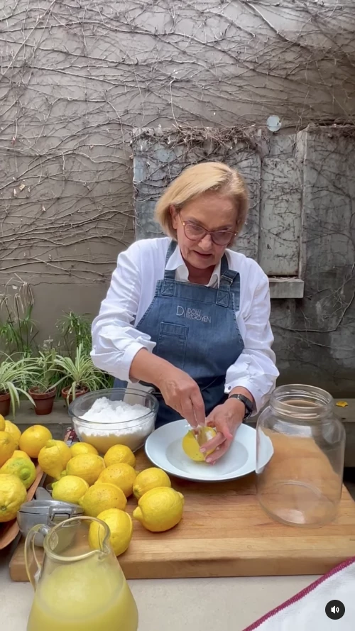 Dolli Irirgoyen preparando conserva de limones y salsa gremolata