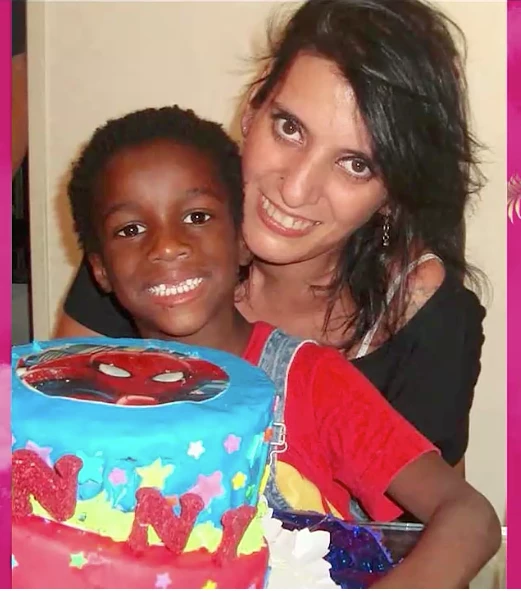 Paulina Karadagian con uno de sus hijos