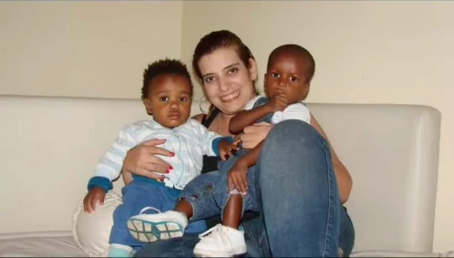 Paulina Karadagian con sus hijos